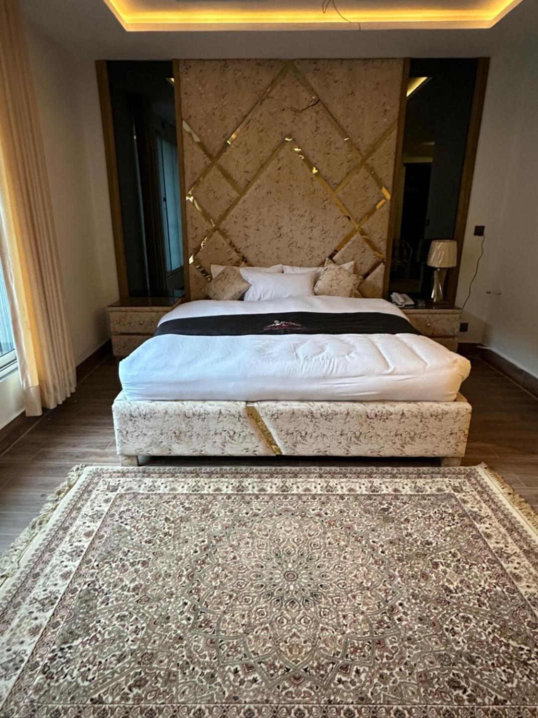 Gold Palace Hotel & Food Lounge Karandukai Kültér fotó